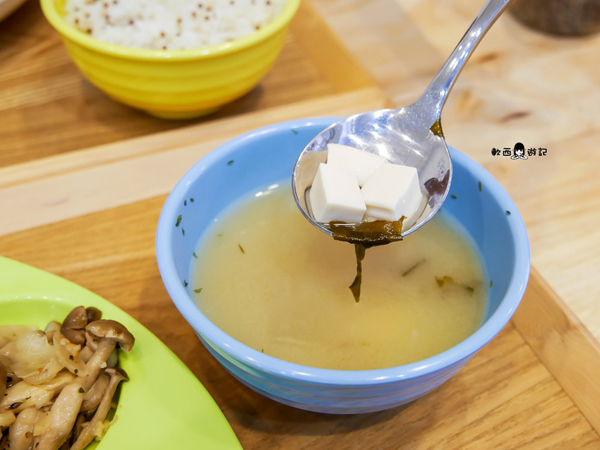 信義區寵物友善餐廳推薦》阿公的汪喵厝●不必再把狗狗留在家!超大狗狗奔跑空間寵物友善餐廳 健康營養美味餐食毛孩與主人都能吃 - 軟西，遊記