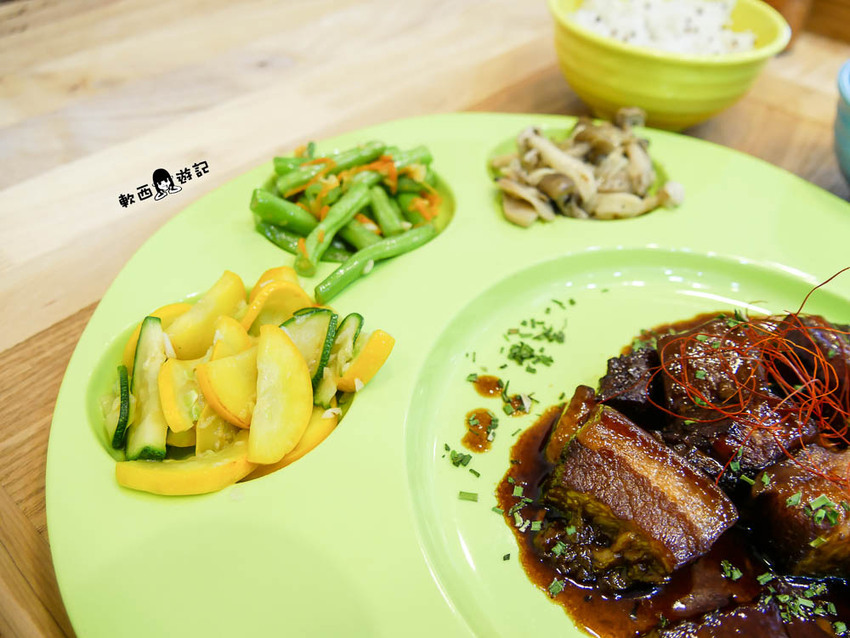 信義區寵物友善餐廳推薦》阿公的汪喵厝●不必再把狗狗留在家!超大狗狗奔跑空間寵物友善餐廳 健康營養美味餐食毛孩與主人都能吃 - 軟西，遊記