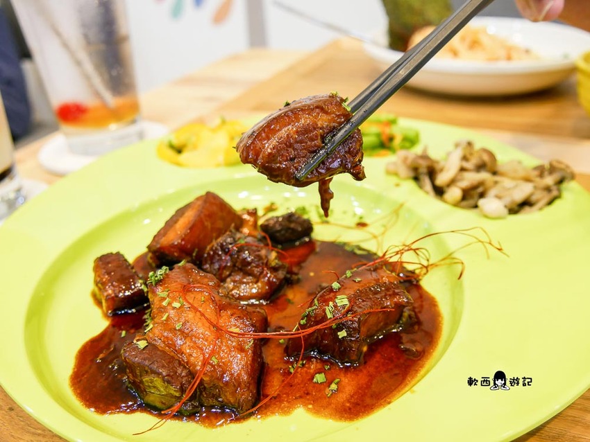 信義區寵物友善餐廳推薦》阿公的汪喵厝●不必再把狗狗留在家!超大狗狗奔跑空間寵物友善餐廳 健康營養美味餐食毛孩與主人都能吃 - 軟西，遊記