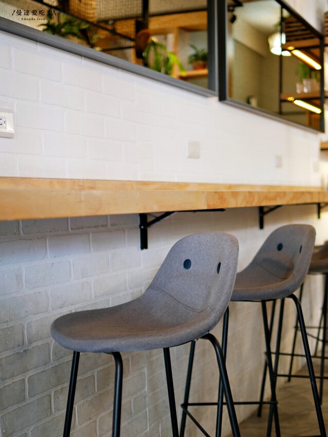 台南美食『小步咖啡 bucafe』小鎮裡的迷人咖啡香，午茶時光就來份現點現烤法芙娜可可鬆餅療癒一下吧！