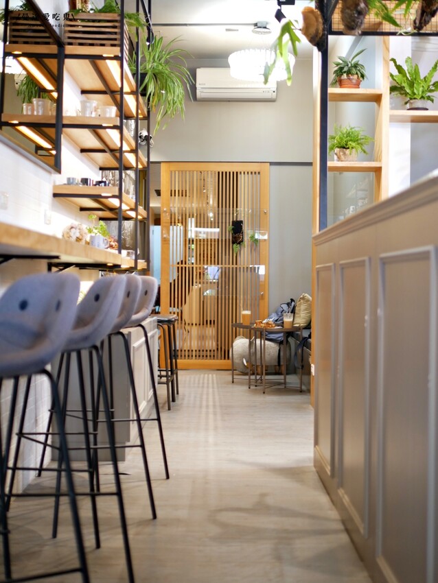 台南美食『小步咖啡 bucafe』小鎮裡的迷人咖啡香，午茶時光就來份現點現烤法芙娜可可鬆餅療癒一下吧！