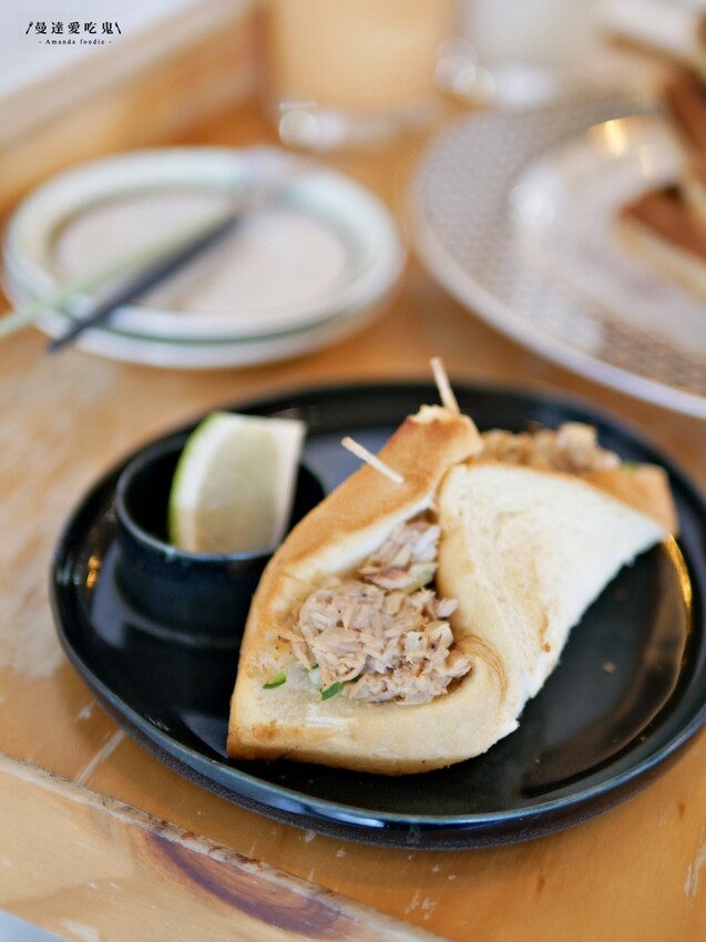 台南美食『小步咖啡 bucafe』小鎮裡的迷人咖啡香，午茶時光就來份現點現烤法芙娜可可鬆餅療癒一下吧！