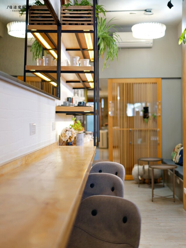 台南美食『小步咖啡 bucafe』小鎮裡的迷人咖啡香，午茶時光就來份現點現烤法芙娜可可鬆餅療癒一下吧！