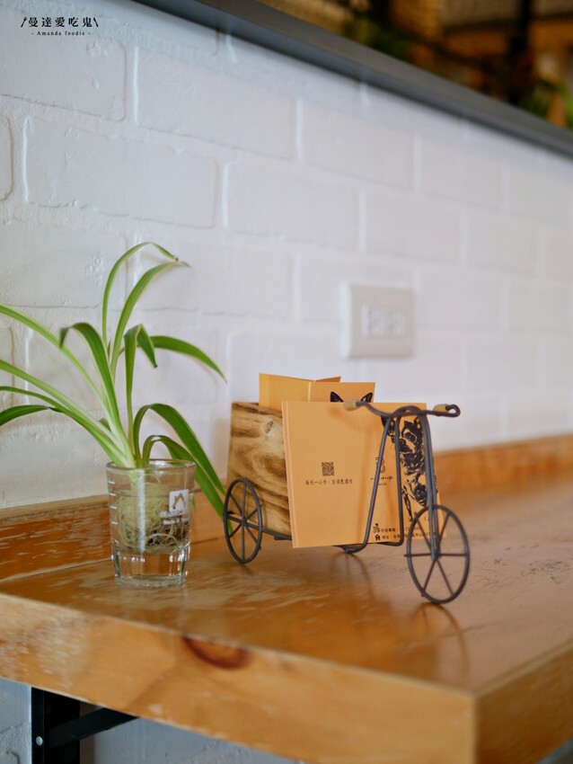 台南美食『小步咖啡 bucafe』小鎮裡的迷人咖啡香，午茶時光就來份現點現烤法芙娜可可鬆餅療癒一下吧！