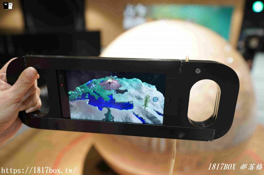 【台南。永康】臺南市立圖書館總館。金色格柵外觀、天井藝術、大紅樓梯等大特色必朝聖 @1817BOX部落格