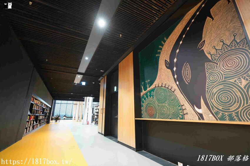 【台南。永康】臺南市立圖書館總館。金色格柵外觀、天井藝術、大紅樓梯等大特色必朝聖 @1817BOX部落格