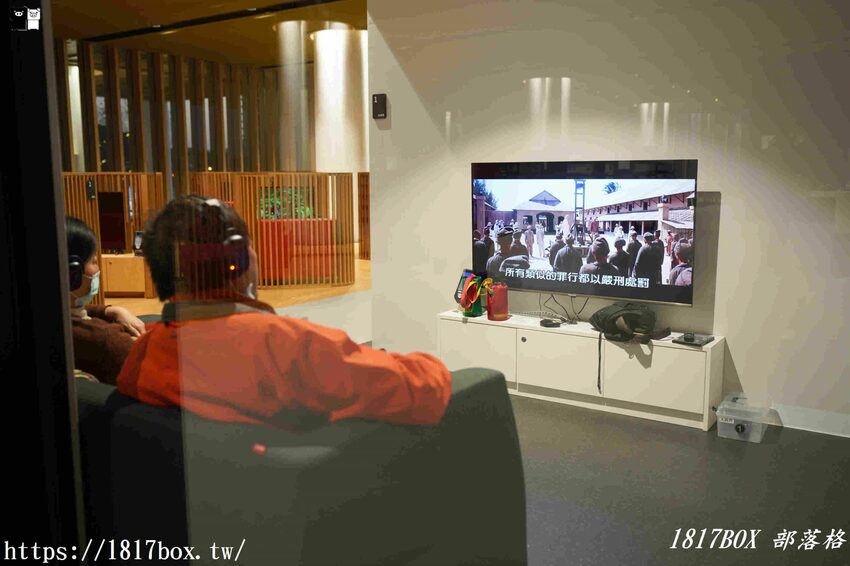 【台南。永康】臺南市立圖書館總館。金色格柵外觀、天井藝術、大紅樓梯等大特色必朝聖 @1817BOX部落格