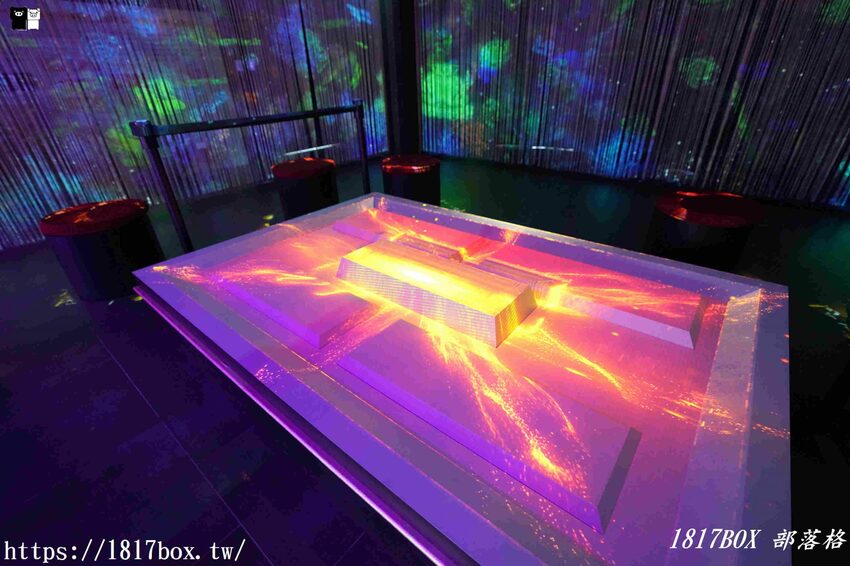 【台南。永康】臺南市立圖書館總館。金色格柵外觀、天井藝術、大紅樓梯等大特色必朝聖 @1817BOX部落格