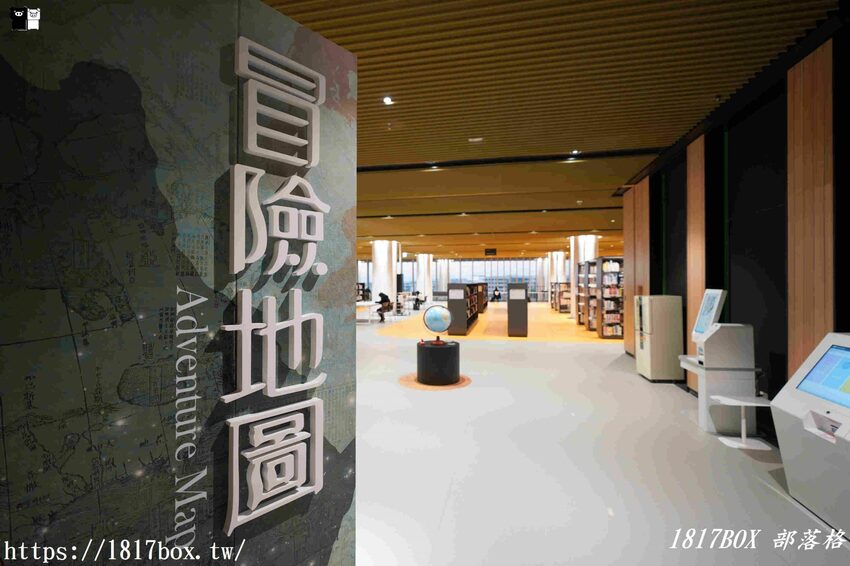 【台南。永康】臺南市立圖書館總館。金色格柵外觀、天井藝術、大紅樓梯等大特色必朝聖 @1817BOX部落格