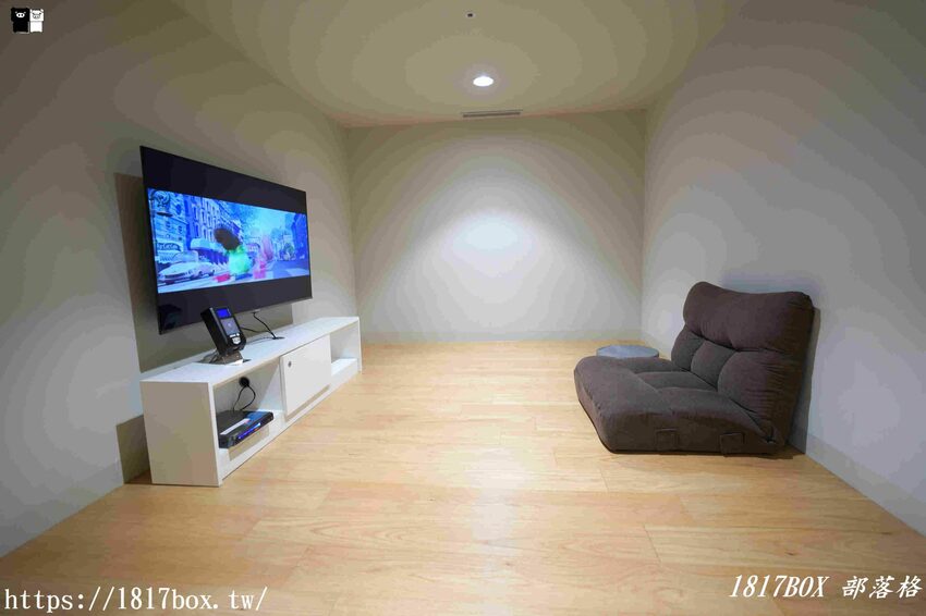 【台南。永康】臺南市立圖書館總館。金色格柵外觀、天井藝術、大紅樓梯等大特色必朝聖 @1817BOX部落格