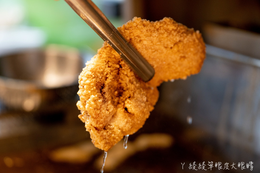 新竹復古港片電影風格雞排店!五億雞排北台灣第一間插旗新竹,五億探長雷洛傳電影經典回憶 - ㄚ綾綾單眼皮大眼睛