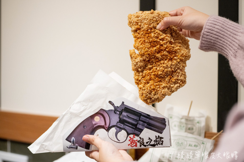 新竹復古港片電影風格雞排店!五億雞排北台灣第一間插旗新竹,五億探長雷洛傳電影經典回憶 - ㄚ綾綾單眼皮大眼睛