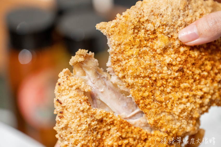 新竹復古港片電影風格雞排店!五億雞排北台灣第一間插旗新竹,五億探長雷洛傳電影經典回憶 - ㄚ綾綾單眼皮大眼睛