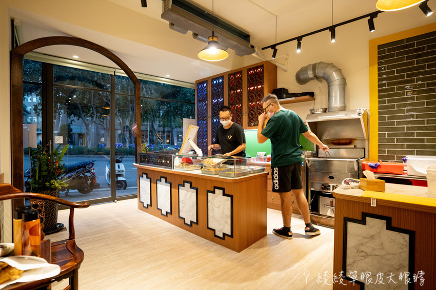 新竹復古港片電影風格雞排店!五億雞排北台灣第一間插旗新竹,五億探長雷洛傳電影經典回憶 - ㄚ綾綾單眼皮大眼睛