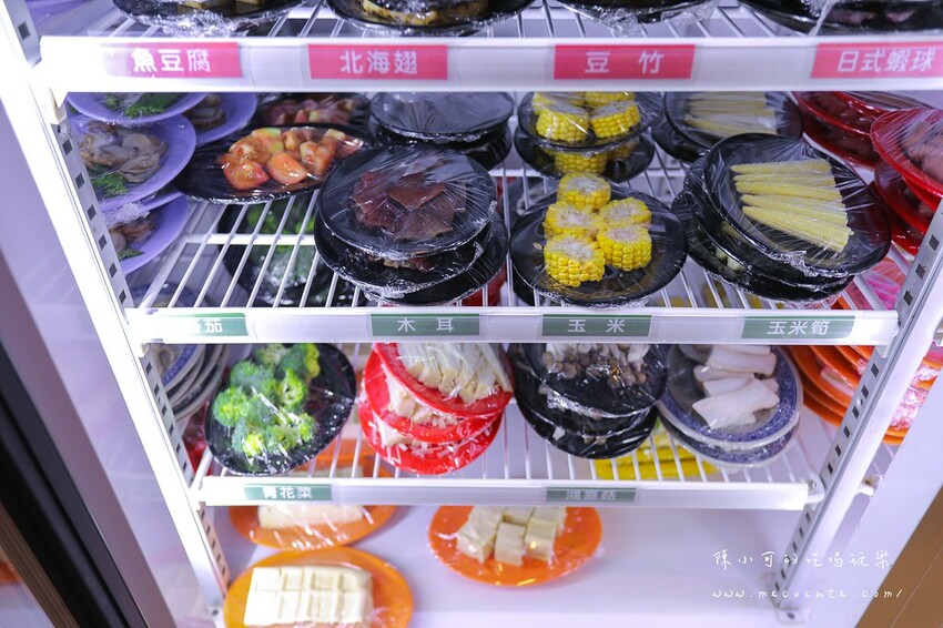 想吃什麼自己拿～現炒爆香的美味，兩層樓超寬敞平價自助石頭火鍋店！