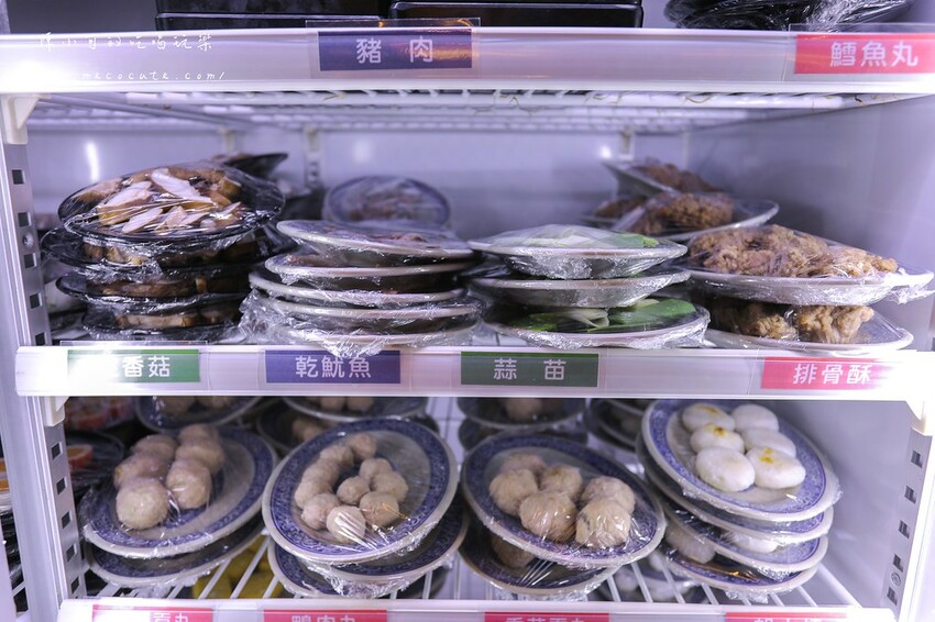 想吃什麼自己拿～現炒爆香的美味，兩層樓超寬敞平價自助石頭火鍋店！