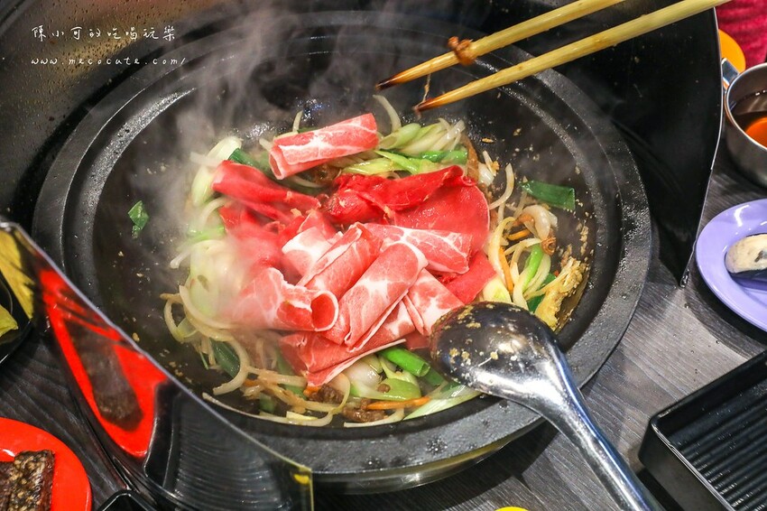 想吃什麼自己拿～現炒爆香的美味，兩層樓超寬敞平價自助石頭火鍋店！
