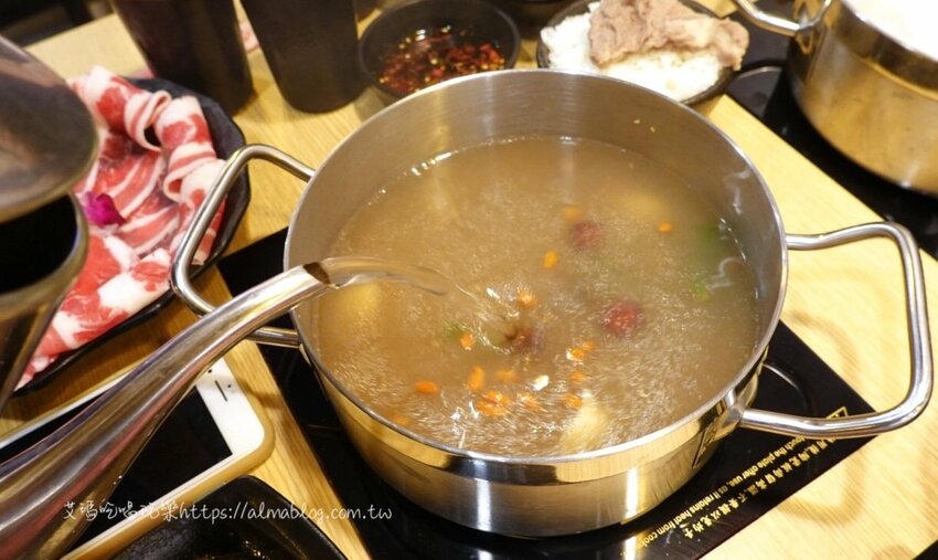 〖山崎昆布鍋物〗點鍋物+打卡升級成海陸鍋!加碼抽波士頓活龍蝦.自助飲料冰淇淋無限供應 - 艾瑪▪ 享受吃喝玩樂札記