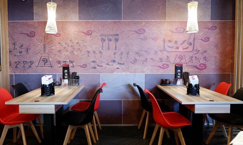 那個鍋崇德店新開幕。188元起一人一鍋享那個麵飯吃到飽,麻辣鍋五級辣度任你挑,還有獨創酸辣鍋 - 🍎 蘋果話日常🍎