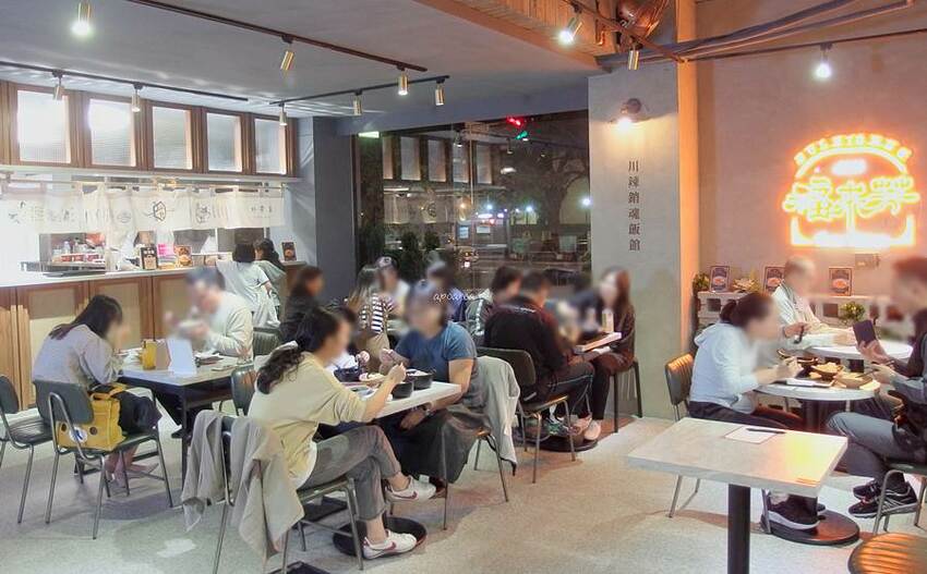 那個鍋崇德店新開幕。188元起一人一鍋享那個麵飯吃到飽,麻辣鍋五級辣度任你挑,還有獨創酸辣鍋 - 🍎 蘋果話日常🍎
