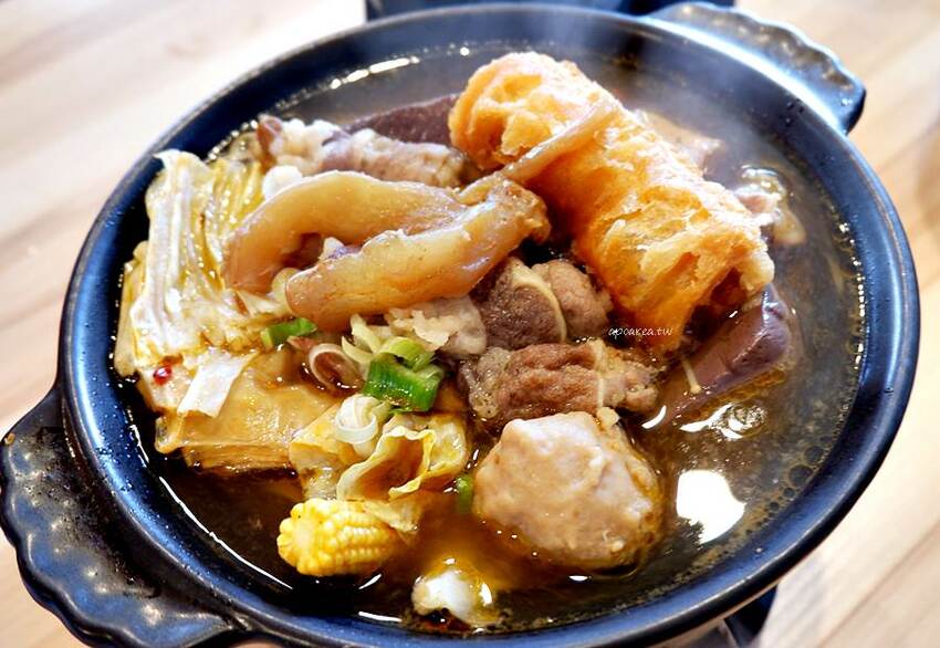 那個鍋崇德店新開幕。188元起一人一鍋享那個麵飯吃到飽,麻辣鍋五級辣度任你挑,還有獨創酸辣鍋 - 🍎 蘋果話日常🍎