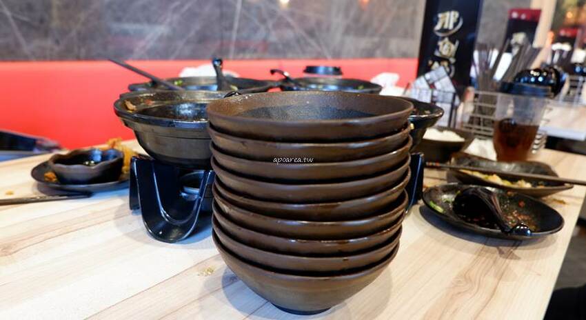 那個鍋崇德店新開幕。188元起一人一鍋享那個麵飯吃到飽,麻辣鍋五級辣度任你挑,還有獨創酸辣鍋 - 🍎 蘋果話日常🍎