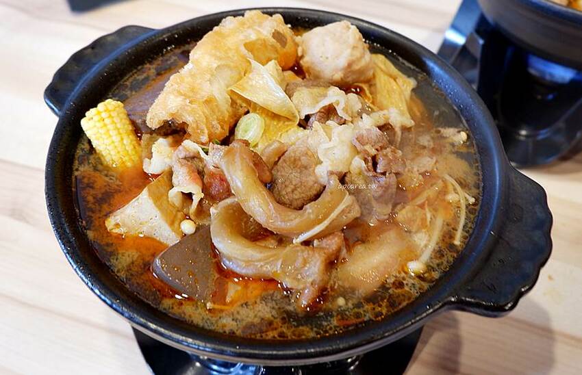 那個鍋崇德店新開幕。188元起一人一鍋享那個麵飯吃到飽,麻辣鍋五級辣度任你挑,還有獨創酸辣鍋 - 🍎 蘋果話日常🍎