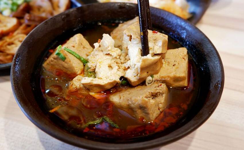 那個鍋崇德店新開幕。188元起一人一鍋享那個麵飯吃到飽,麻辣鍋五級辣度任你挑,還有獨創酸辣鍋 - 🍎 蘋果話日常🍎