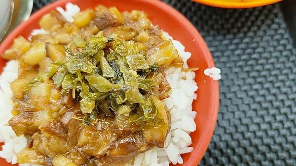 燉品食堂｜隱藏在巷弄裡入口即化的美味燉湯