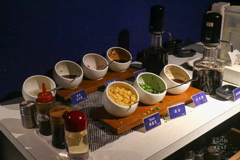 台中西屯|精明商圈特色湯底個人火鍋,湯頭醇厚順口好暖胃,剝皮辣椒雞湯鍋、蒜頭蛤蜊鍋|敝姓鍋 台中旗艦店