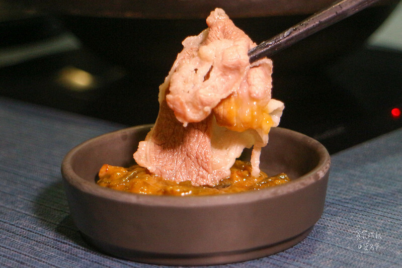 台中西屯|精明商圈特色湯底個人火鍋,湯頭醇厚順口好暖胃,剝皮辣椒雞湯鍋、蒜頭蛤蜊鍋|敝姓鍋 台中旗艦店