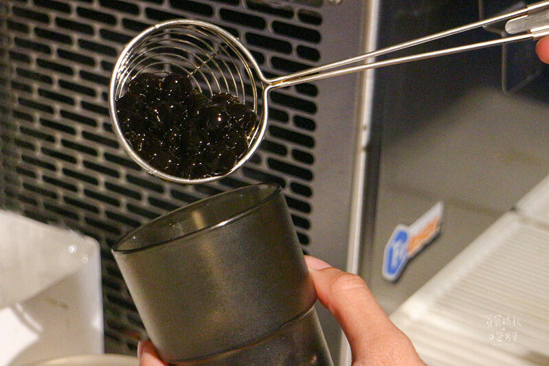 台中西屯|精明商圈特色湯底個人火鍋,湯頭醇厚順口好暖胃,剝皮辣椒雞湯鍋、蒜頭蛤蜊鍋|敝姓鍋 台中旗艦店