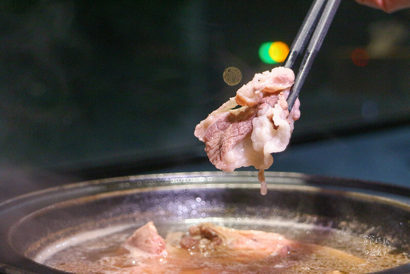 台中西屯|精明商圈特色湯底個人火鍋,湯頭醇厚順口好暖胃,剝皮辣椒雞湯鍋、蒜頭蛤蜊鍋|敝姓鍋 台中旗艦店