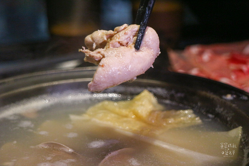 台中西屯|精明商圈特色湯底個人火鍋,湯頭醇厚順口好暖胃,剝皮辣椒雞湯鍋、蒜頭蛤蜊鍋|敝姓鍋 台中旗艦店