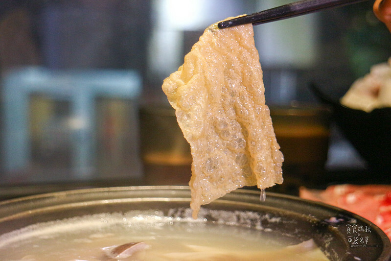 台中西屯|精明商圈特色湯底個人火鍋,湯頭醇厚順口好暖胃,剝皮辣椒雞湯鍋、蒜頭蛤蜊鍋|敝姓鍋 台中旗艦店