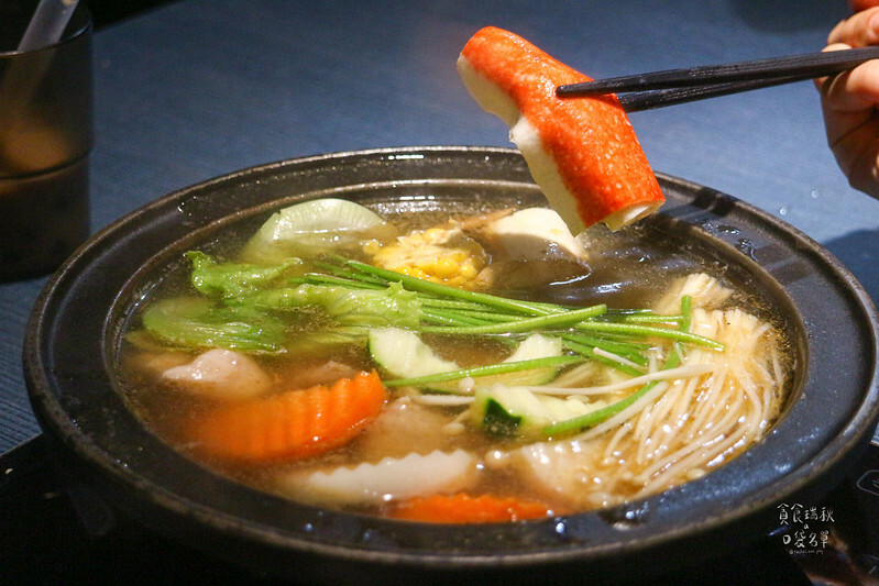 台中西屯|精明商圈特色湯底個人火鍋,湯頭醇厚順口好暖胃,剝皮辣椒雞湯鍋、蒜頭蛤蜊鍋|敝姓鍋 台中旗艦店