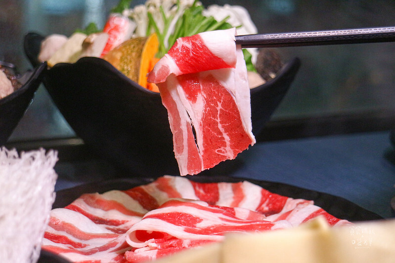 台中西屯|精明商圈特色湯底個人火鍋,湯頭醇厚順口好暖胃,剝皮辣椒雞湯鍋、蒜頭蛤蜊鍋|敝姓鍋 台中旗艦店