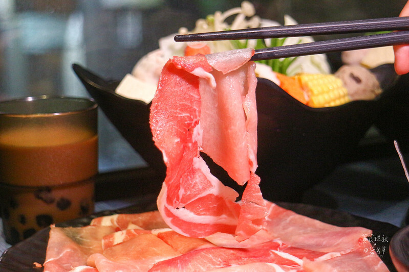 台中西屯|精明商圈特色湯底個人火鍋,湯頭醇厚順口好暖胃,剝皮辣椒雞湯鍋、蒜頭蛤蜊鍋|敝姓鍋 台中旗艦店