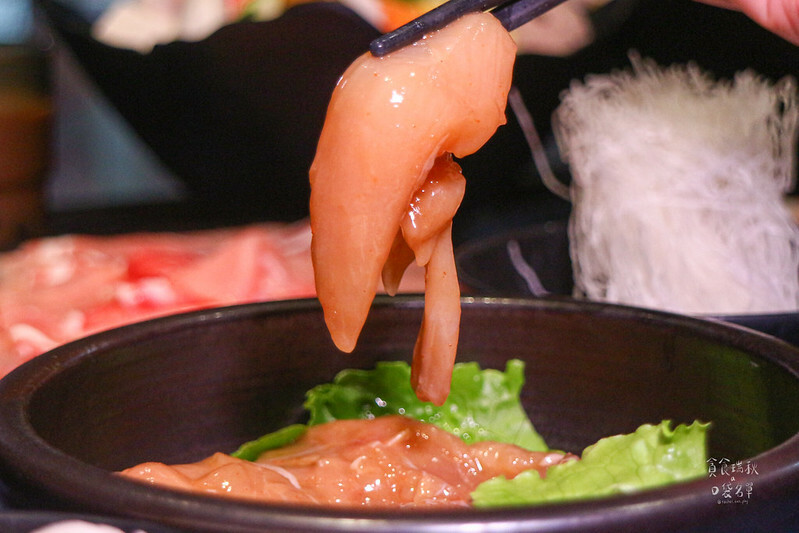台中西屯|精明商圈特色湯底個人火鍋,湯頭醇厚順口好暖胃,剝皮辣椒雞湯鍋、蒜頭蛤蜊鍋|敝姓鍋 台中旗艦店