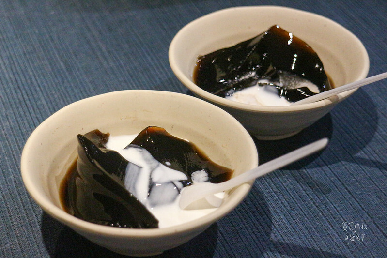 台中西屯|精明商圈特色湯底個人火鍋,湯頭醇厚順口好暖胃,剝皮辣椒雞湯鍋、蒜頭蛤蜊鍋|敝姓鍋 台中旗艦店