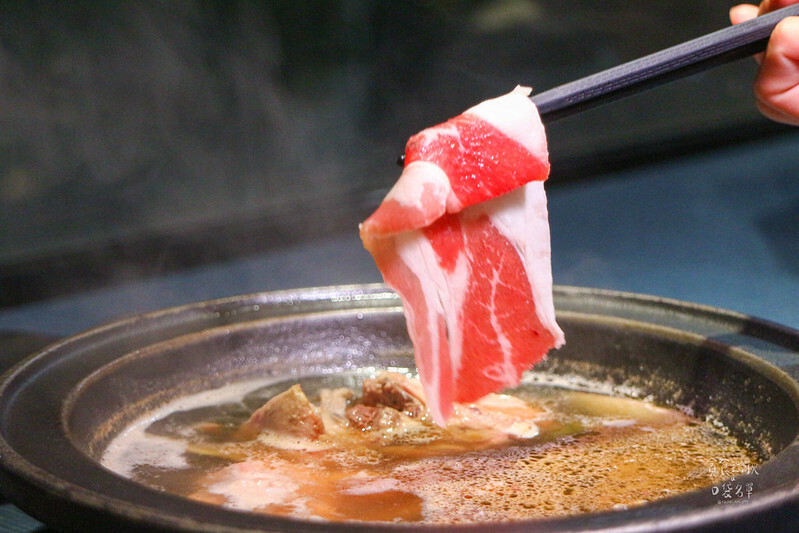 台中西屯|精明商圈特色湯底個人火鍋,湯頭醇厚順口好暖胃,剝皮辣椒雞湯鍋、蒜頭蛤蜊鍋|敝姓鍋 台中旗艦店