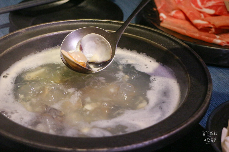 台中西屯|精明商圈特色湯底個人火鍋,湯頭醇厚順口好暖胃,剝皮辣椒雞湯鍋、蒜頭蛤蜊鍋|敝姓鍋 台中旗艦店