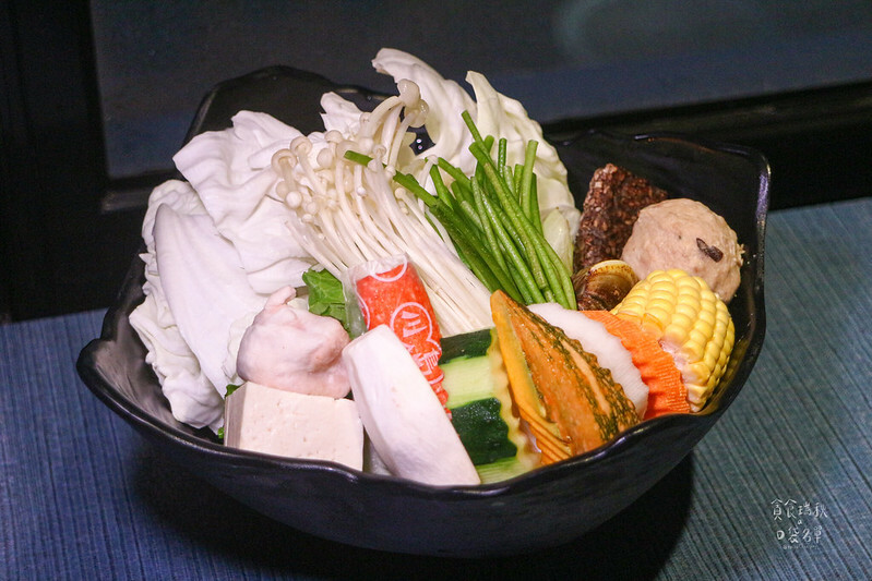 台中西屯|精明商圈特色湯底個人火鍋,湯頭醇厚順口好暖胃,剝皮辣椒雞湯鍋、蒜頭蛤蜊鍋|敝姓鍋 台中旗艦店