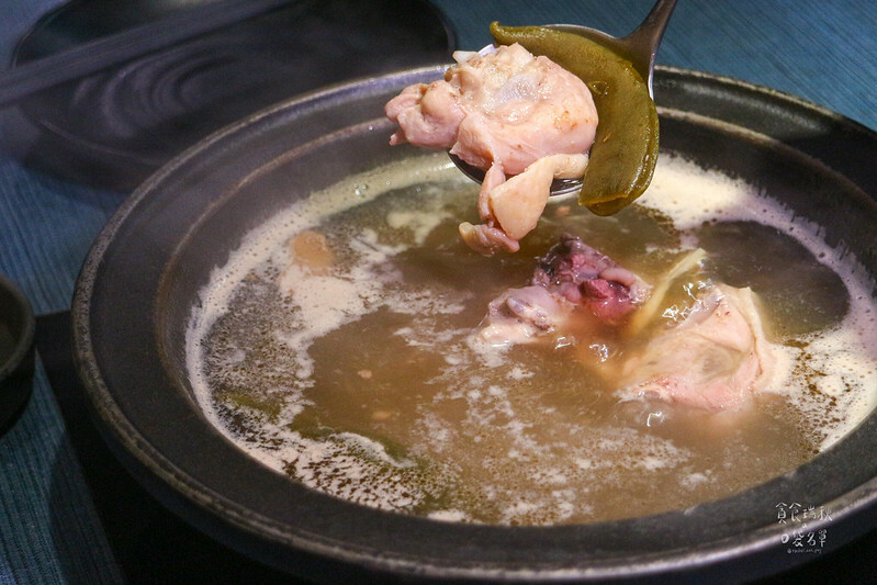 台中西屯|精明商圈特色湯底個人火鍋,湯頭醇厚順口好暖胃,剝皮辣椒雞湯鍋、蒜頭蛤蜊鍋|敝姓鍋 台中旗艦店