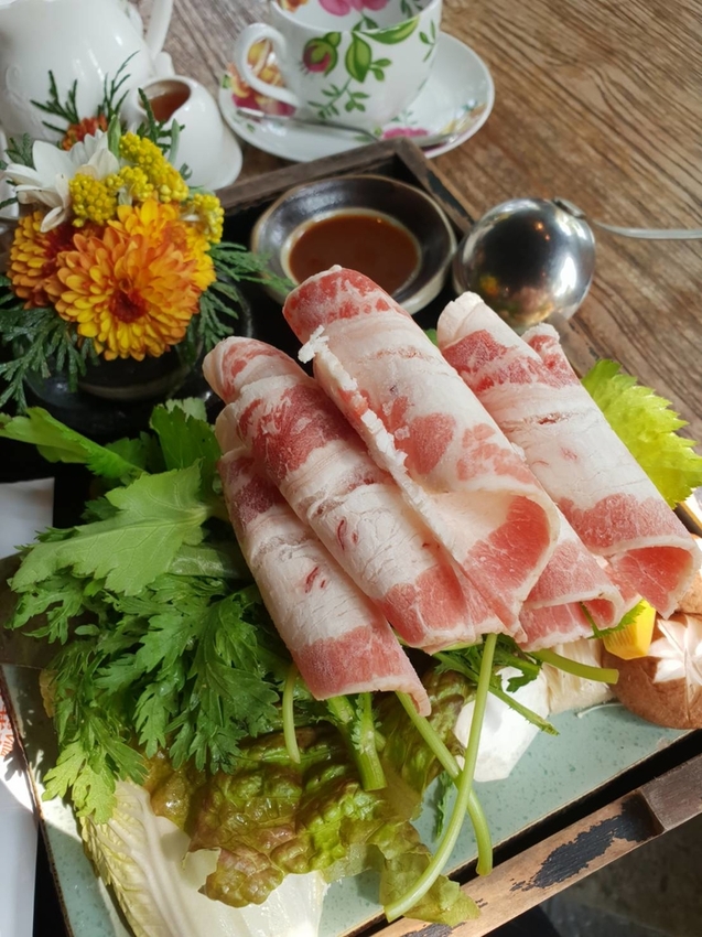 【新竹.尖石鄉】紅薔薇景觀餐廳。寵物友善餐廳。內有店貓十隻。整個餐廳光線超好超好拍