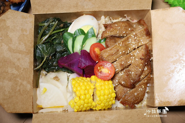 台中人氣美食精誠商圈『人人有飯吃』文青風餐盒/日式炒飯/好吃鹹酥雞/黑糖鮮奶茶
