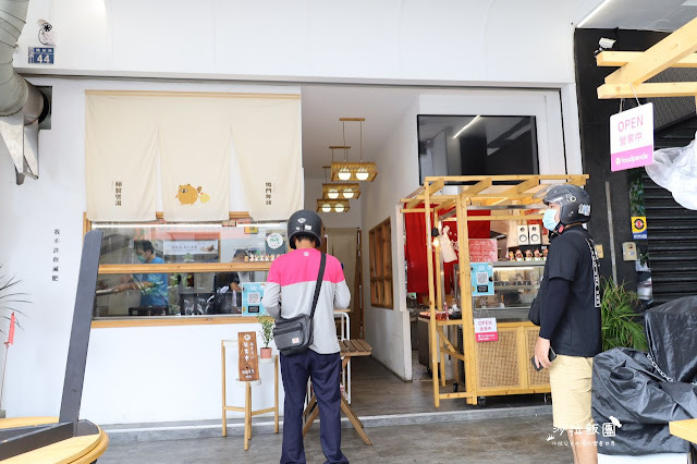 台中人氣美食精誠商圈『人人有飯吃』文青風餐盒/日式炒飯/好吃鹹酥雞/黑糖鮮奶茶