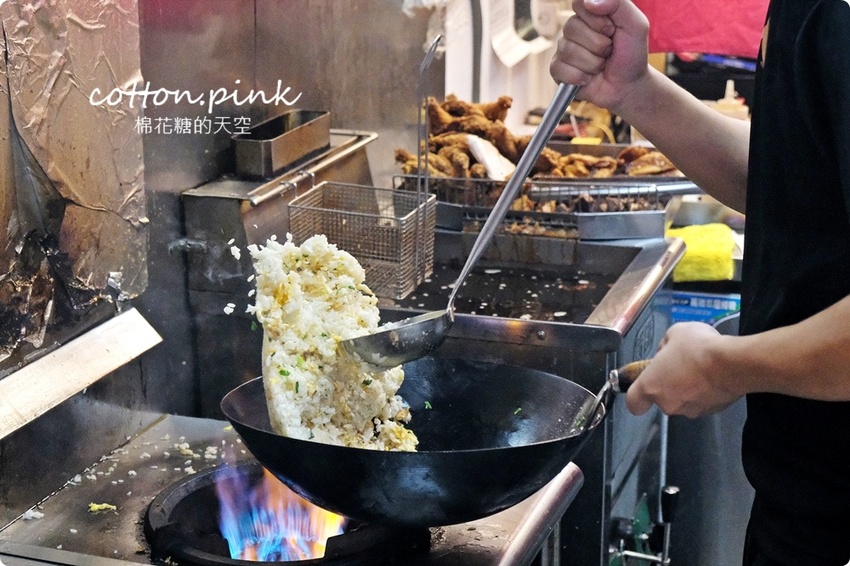 台中便當推薦|便當白飯通通換成香噴噴炒飯！人人有飯吃超大雞腿炒飯便當一盒抵兩盒～ - 棉花糖的天空
