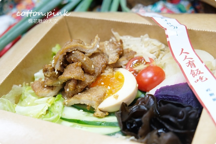 台中便當推薦|便當白飯通通換成香噴噴炒飯！人人有飯吃超大雞腿炒飯便當一盒抵兩盒～ - 棉花糖的天空