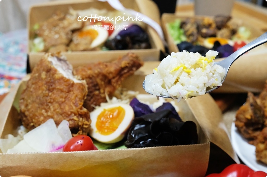 台中便當推薦|便當白飯通通換成香噴噴炒飯！人人有飯吃超大雞腿炒飯便當一盒抵兩盒～ - 棉花糖的天空
